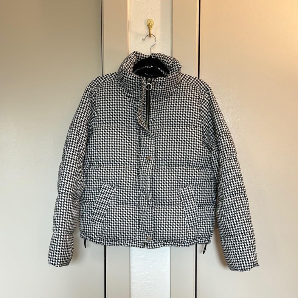 Hollister Black and White Checkered Puffer Jacket